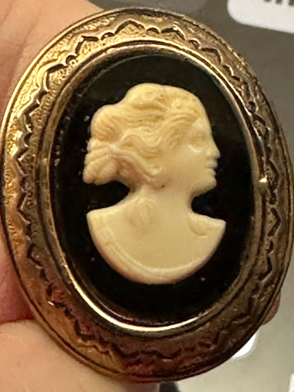 Vintage Clark & Coombs 12K Gold-Filled Black Cameo Screw-Back Earrings 2567